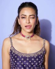 Kannada Beauty Kriti Kharbanda Sexy Pictures 01