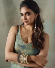 Kannivedi Heroine Keerthy Suresh in a Sleeveless Mint Green Kurta with Wide Leg Denim Trousers Photos 01