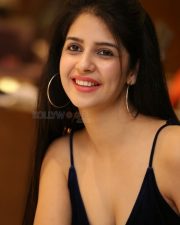 Kashish Vohra Sexy Photos