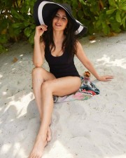 Katrina Kaif in Black Swimsuit and Sitting on the beach photo 01