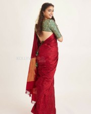Keerthi Suresh Showing Back in a Red Saree Picture 01