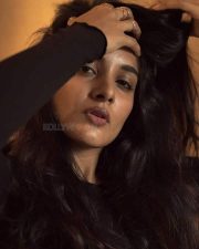 Kerala Beauty Nivetha Thomas Sexy Pictures 01