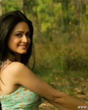 Kriti Karbandha Sexy Photos