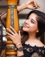 Kurukku Vazhi Actress Sakshi Agarwal Photos 11