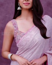 Lavender Beauty Malavika Mohanan Picture 01