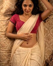 Lust Stories Hottie Kiara Advani in a White Saree with a Short Sleeved Pink Blouse Photos 07