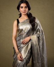 Maa Inti Bangaaram Actress Samantha Ruth Prabhu in a Black and Silver Printed Saree with a Plain Black Sleeveless Blouse Photos 05