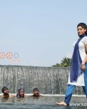 Madha Yaanai Koottam Movie Heroine Oviya Pictures