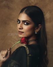 Majestic Malavika Mohanan in a Black Saree with a Gold Border and Matching Blouse with Short Blouse Pictures 01