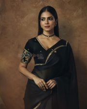 Majestic Malavika Mohanan in a Black Saree with a Gold Border and Matching Blouse with Short Blouse Pictures 02