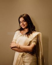 Mallu Beauty Anikha Surendran in a White and Golden Saree Photos 01