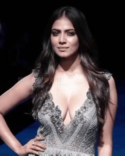 Master Heroine Malavika Mohanan Sexy Photoshoot Pictures