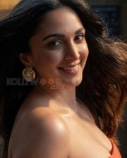 Mesmerizing Actress Kiara Advani in a minimal strapless nude tone dress photos 03