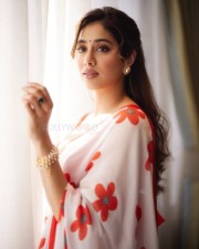 Mesmerizing Beauty Janhvi Kapoor in a White Red Floral Saree with Sleeveless Blouse Photos 09