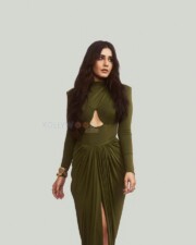Mesmerizing Raashi Khanna in a Designer Green Grown Photos 07