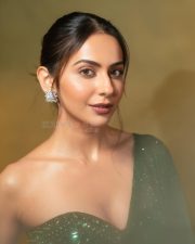 Mesmerizing Rakul Preet Singh in an Emerald Green Saree with a Corset Style Blouse Photos 09