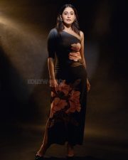 Mesmerizing Regina Cassandra in a Floral Printed Maxi Dress Pictures 04
