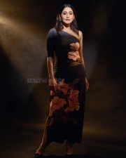 Mesmerizing Regina Cassandra in a Floral Printed Maxi Dress Pictures 04
