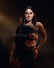 Mesmerizing Regina Cassandra in a Floral Printed Maxi Dress Pictures 05