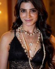 Mesmerizing Samantha Ruth Prabhu in a Black Lace Bralette and Black Skirt Pictures 02