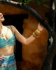 Methavi Heroine Raashi Khanna Sexy Picture 01