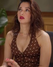 Milky Beauty Tamanna Cleavage in a Brown Dotted Crop Top Photos 01