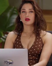 Milky Beauty Tamanna Cleavage in a Brown Dotted Crop Top Photos 05