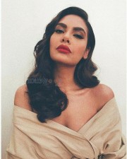 Esha Gupta 50 Model Esha Gupta Pics