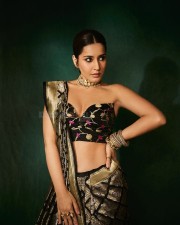 Most Popular Face of the Year Raashii Khanna in a Black Silk Saree with an Off Shoulder Cleavage Blouse Photos 08 Most Popular Face of the Year Raashii Khanna in a Black Silk Saree with an Off Shoulder Cleavage Blouse Photos 08