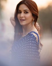 Most Stylish Actress Kriti Kharbanda in a Blue Bandhani Saree with a Matching Sleeveless Blouse Pictures 01