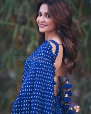 Most Stylish Actress Kriti Kharbanda in a Blue Bandhani Saree with a Matching Sleeveless Blouse Pictures 04