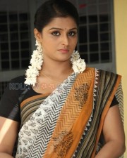 Remya Nambeesan 52 Nallu Polisum Nalla Irundha Oorum Movie Heroine Remya Nambeesan Photos