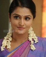 Remya Nambeesan 35 Nallu Polisum Nalla Irundha Oorum Movie Heroine Remya Nambeesan Photos
