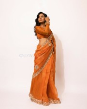 Nanpakal Nerathu Mayakkam Movie Heroine Ramya Pandian Sexy Saree Photos 05