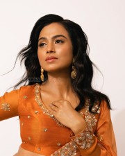 Nanpakal Nerathu Mayakkam Movie Heroine Ramya Pandian Sexy Saree Photos 06