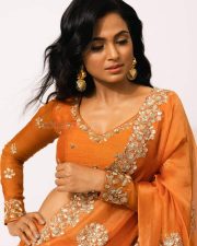 Nanpakal Nerathu Mayakkam Movie Heroine Ramya Pandian Sexy Saree Photos 07