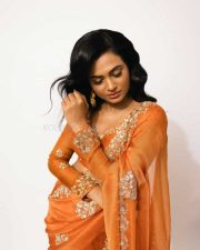 Nanpakal Nerathu Mayakkam Movie Heroine Ramya Pandian Sexy Saree Photos 08