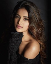 Nidhhi Agerwal Hot Cleavage Pictures