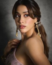 Param Sundari Heroine Janhvi Kapoor in a Pink Floral Saree Photos 05 Param Sundari Heroine Janhvi Kapoor in a Pink Floral Saree Photos 05