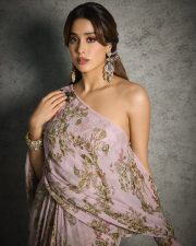 Param Sundari Heroine Janhvi Kapoor in a Pink Floral Saree Photos 07