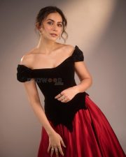 Pati Patni Aur Woh Do Heroine Rakul Preet Singh in a Black Velvet Off Shoulder Top with a Voluminous High Waisted Crimson Satin Skirt Photos 01 Pati Patni Aur Woh Do Heroine Rakul Preet Singh in a Black Velvet Off Shoulder Top with a Voluminous High Waisted Crimson Satin Skirt Photos 01