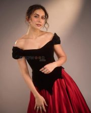 Pati Patni Aur Woh Do Heroine Rakul Preet Singh in a Black Velvet Off Shoulder Top with a Voluminous High Waisted Crimson Satin Skirt Photos 01 Pati Patni Aur Woh Do Heroine Rakul Preet Singh in a Black Velvet Off Shoulder Top with a Voluminous High Waisted Crimson Satin Skirt Photos 01