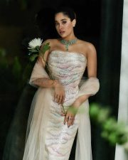 Peddi Actress Janhvi Kapoor Strapless Shimmering Floor Length Gown with a Sheer Ivory Dupatta Photos 02