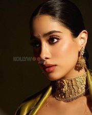 Peddi Actress Janhvi Kapoor in a Gold metallic strapless blouse and earthy saree Photos 05