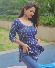 Plan Panni Pannanum Actress Anaika Soti Sexy Pictures 12