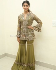 Pooja Hegde At Aravinda Sametha Success Meet Photos