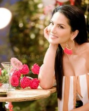 Porn Actress Sunny Leone Pictures