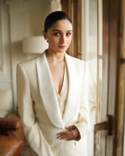 Power Beauty Alia Bhatt in an Off White Pant Suit with a Plunging Neckline Waistcoat Photos 03