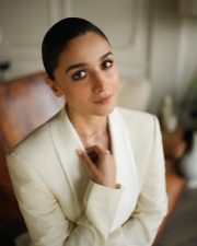 Power Beauty Alia Bhatt in an Off White Pant Suit with a Plunging Neckline Waistcoat Photos 04