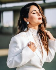 Powerful Hina Khan in a Sleek White Pant Suit Photos 01